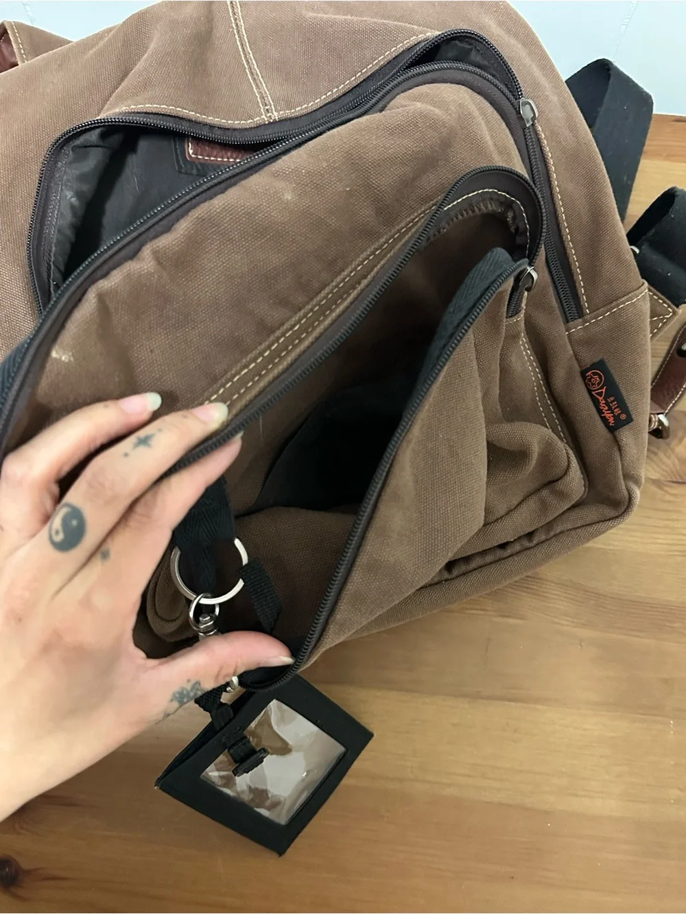 Douguyan Japanese Brown Leather Messenger Bag Unisex